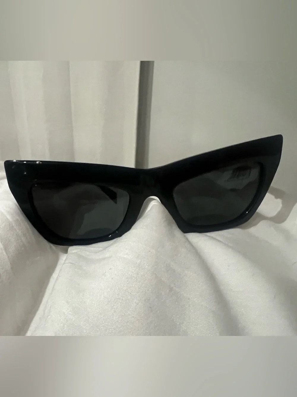 Burberry Black Cat-Eye Women's Sunglasses in